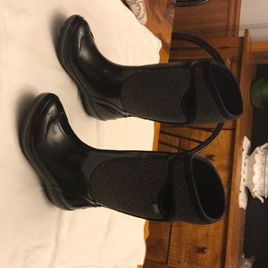 Black herringbone bogs